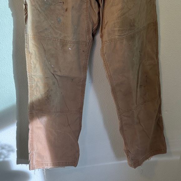 Distressed Mountain Khakis original mountain work pant. Men's size 30x32 - Picture 4 of 6